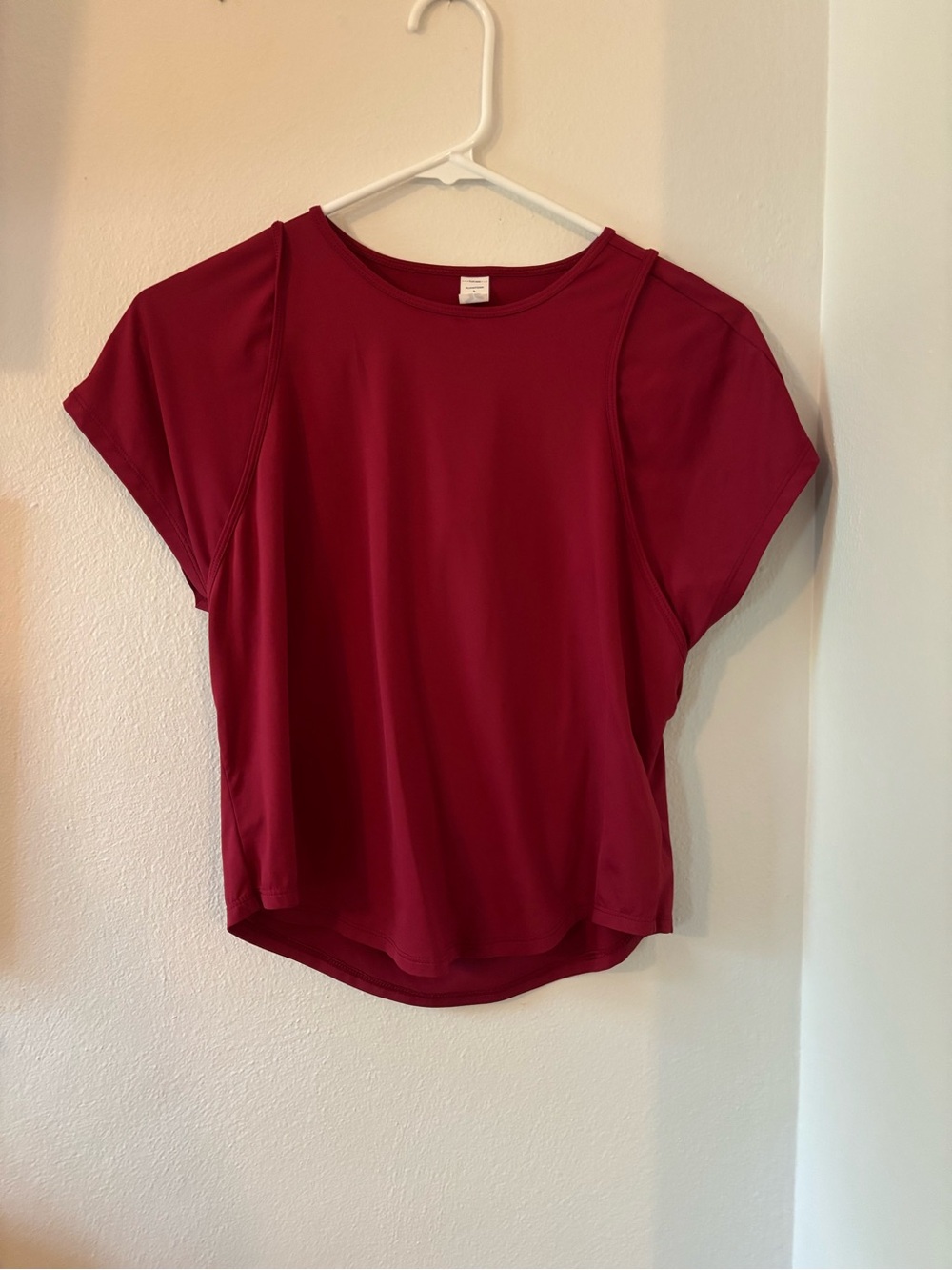 Old Navy Short Sleeve Preformance Tee in Burgundy